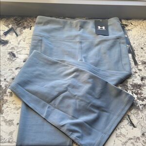 2/20$ Under armour fitted flare Leggings